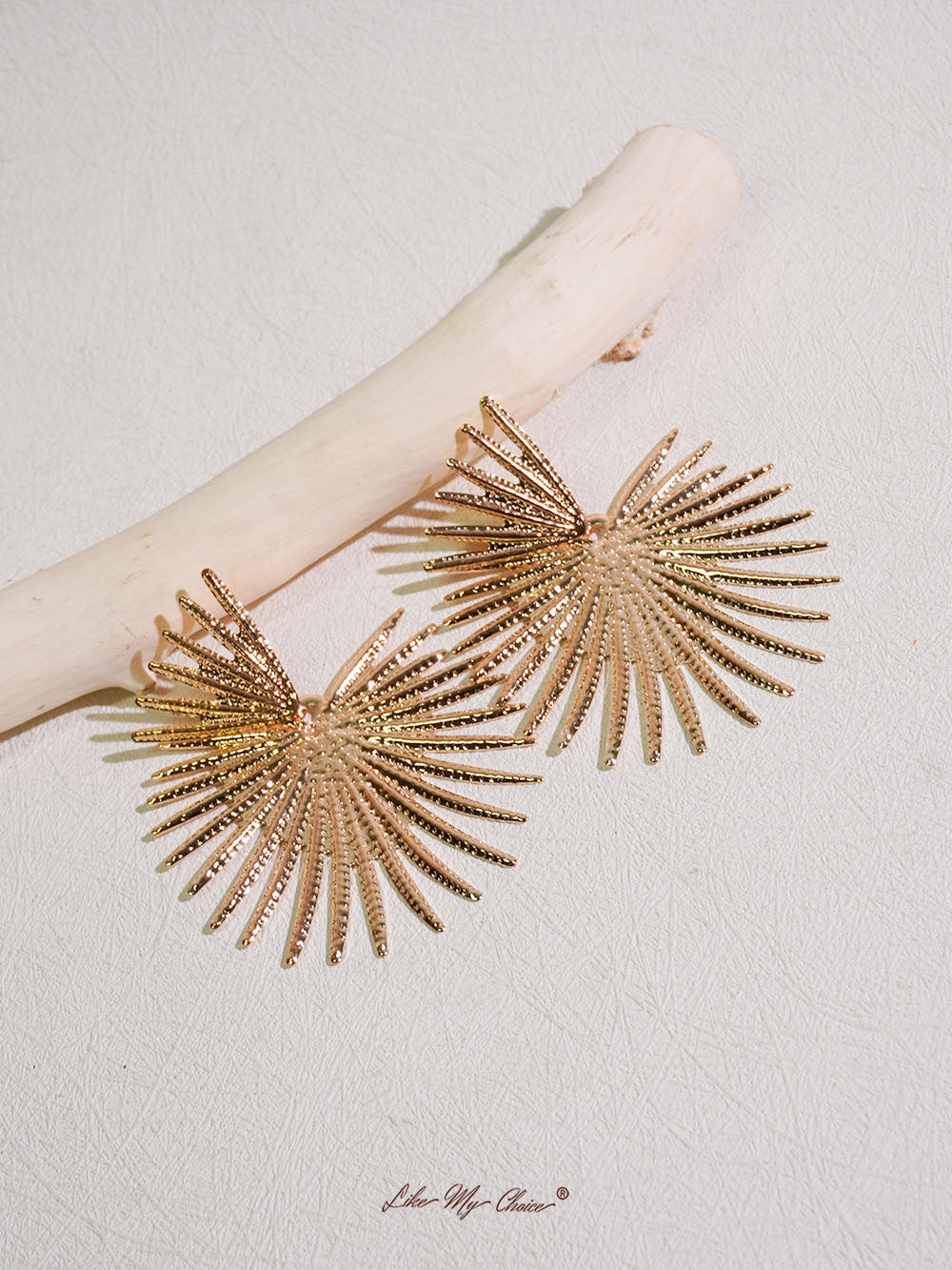 Retro Scalloped Geometric Stud Earrings