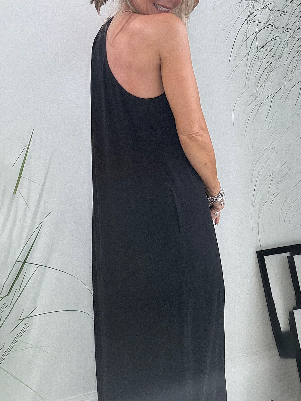 Loose One-Shoulder Sleeve Pleated Pocket Dress