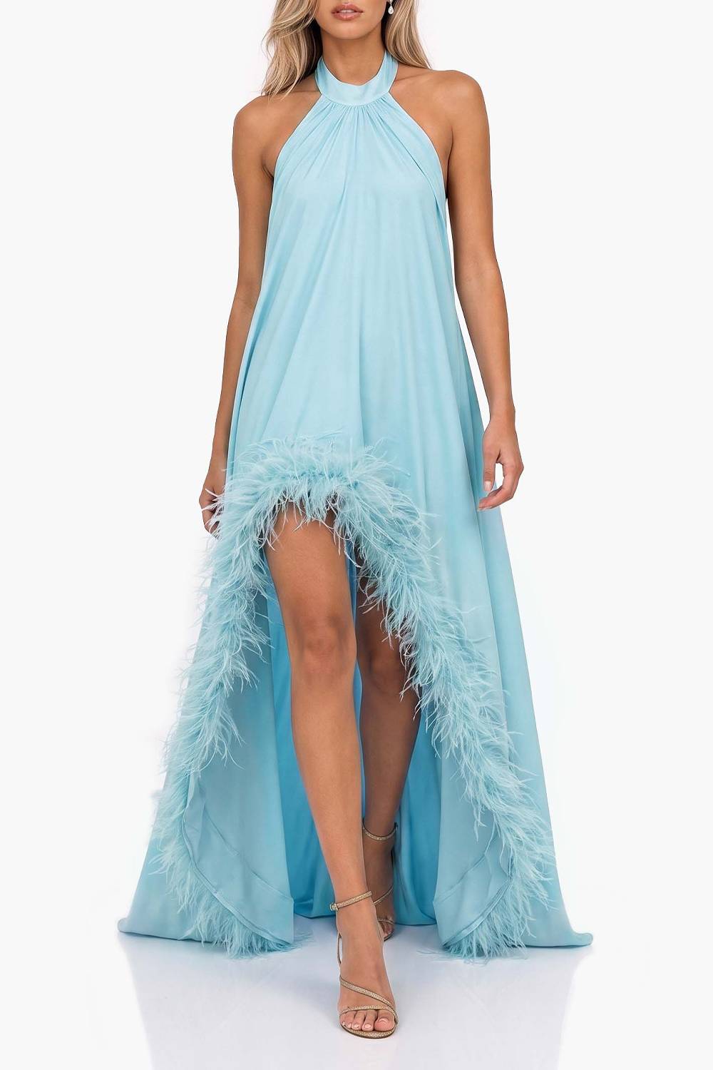 Langes Abendkleid mit Neckholder, Federsaum und hohem Beinschlitz