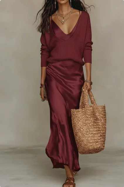 Elegante conjunto de dos piezas con suéter de punto con cuello en V y vestido lencero de satén