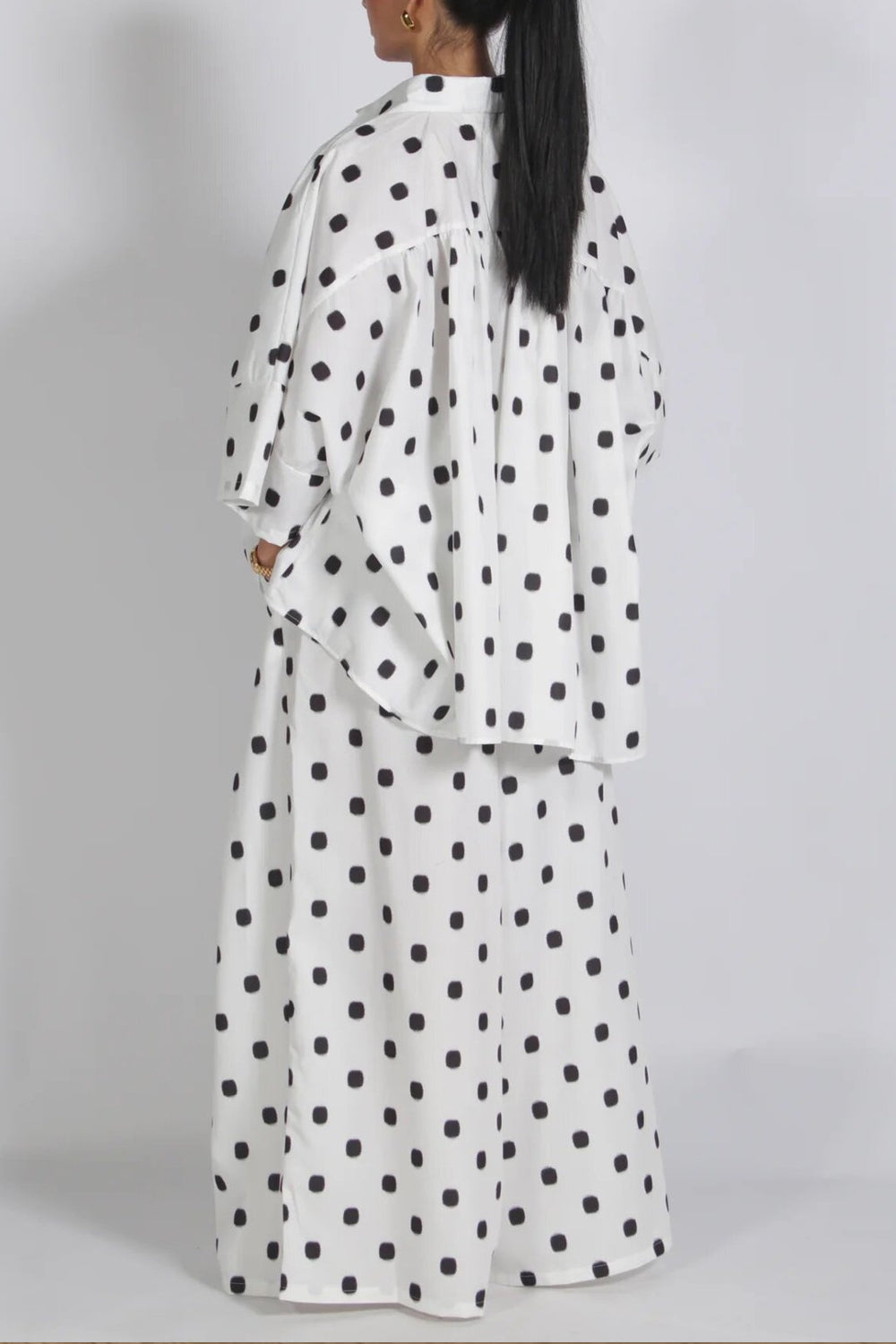 Zweiteiliges Set aus lockerem Polka-Dot-Shirt und Hose mit weitem Bein