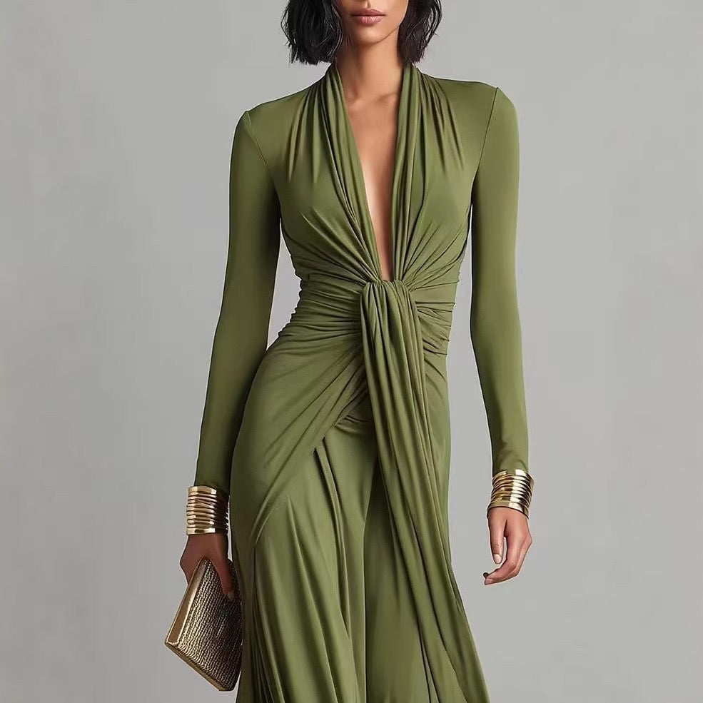 Elegante abito maxi con profondo scollo a V, vita attorcigliata, maniche lunghe e spacco laterale