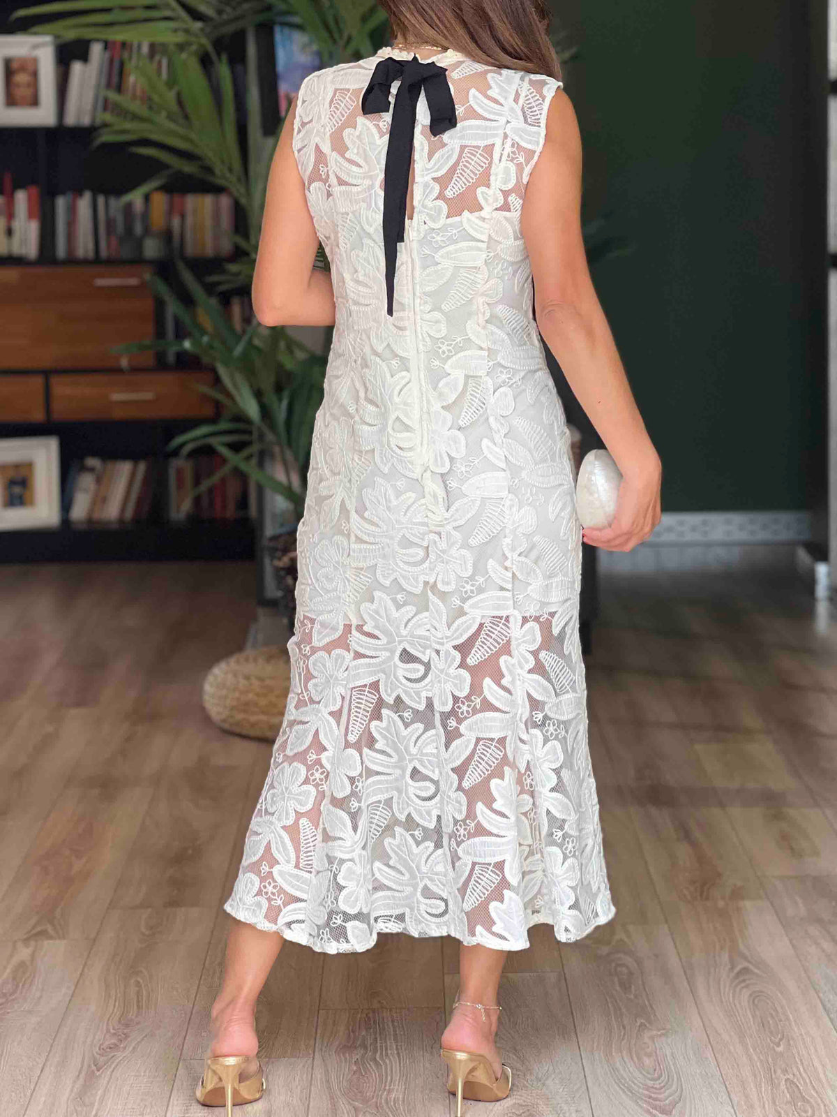 Elegant Sleeveless Lace Cocktail Midi Dress