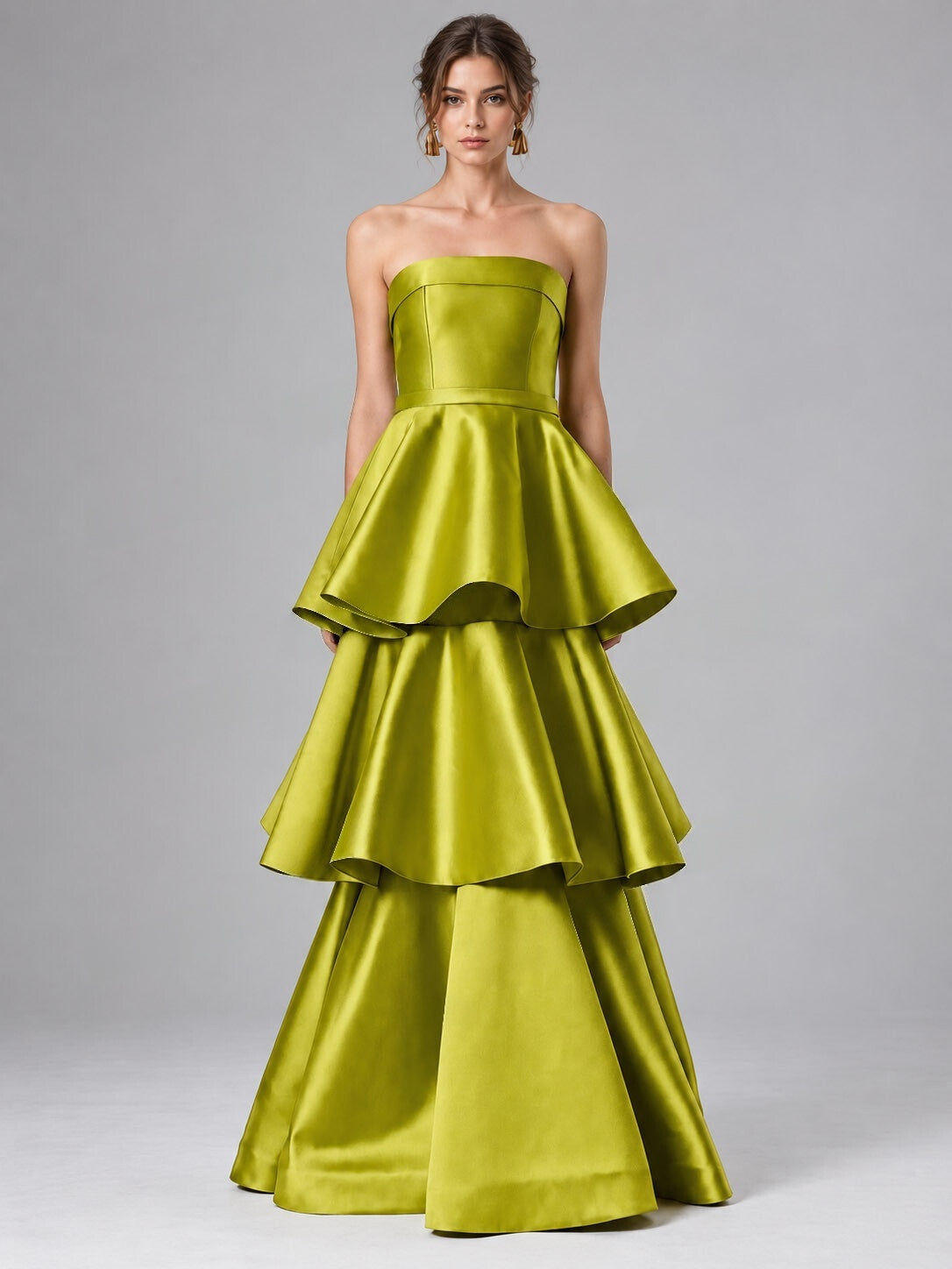 Vestido largo de satén escalonado sin tirantes para noche