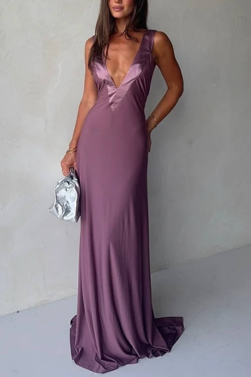 Satin Color-Blocked V-Neck Sleeveless Floor-Length Evening Dress