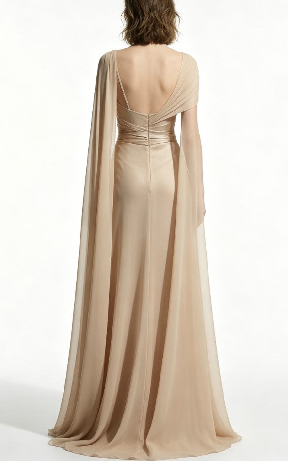 Robe de soirée longue drapée à col rond, cape et taille torsadée