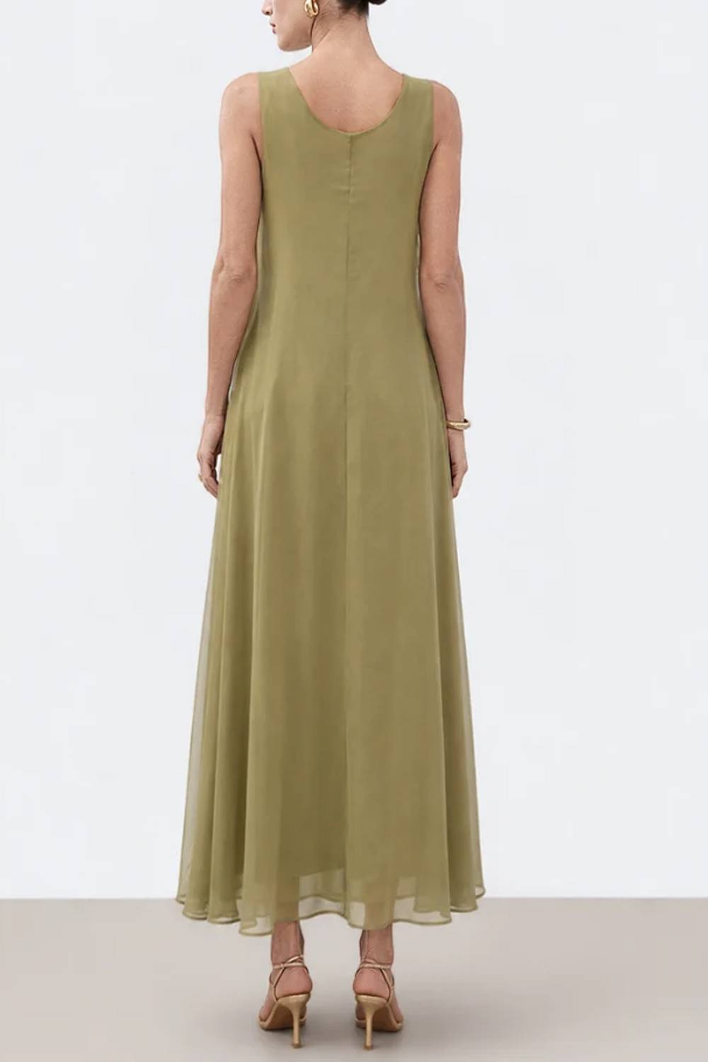 Fließendes A-Linien-Maxikleid mit Rundhalsausschnitt, ärmellosem Design und diagonalem Volant