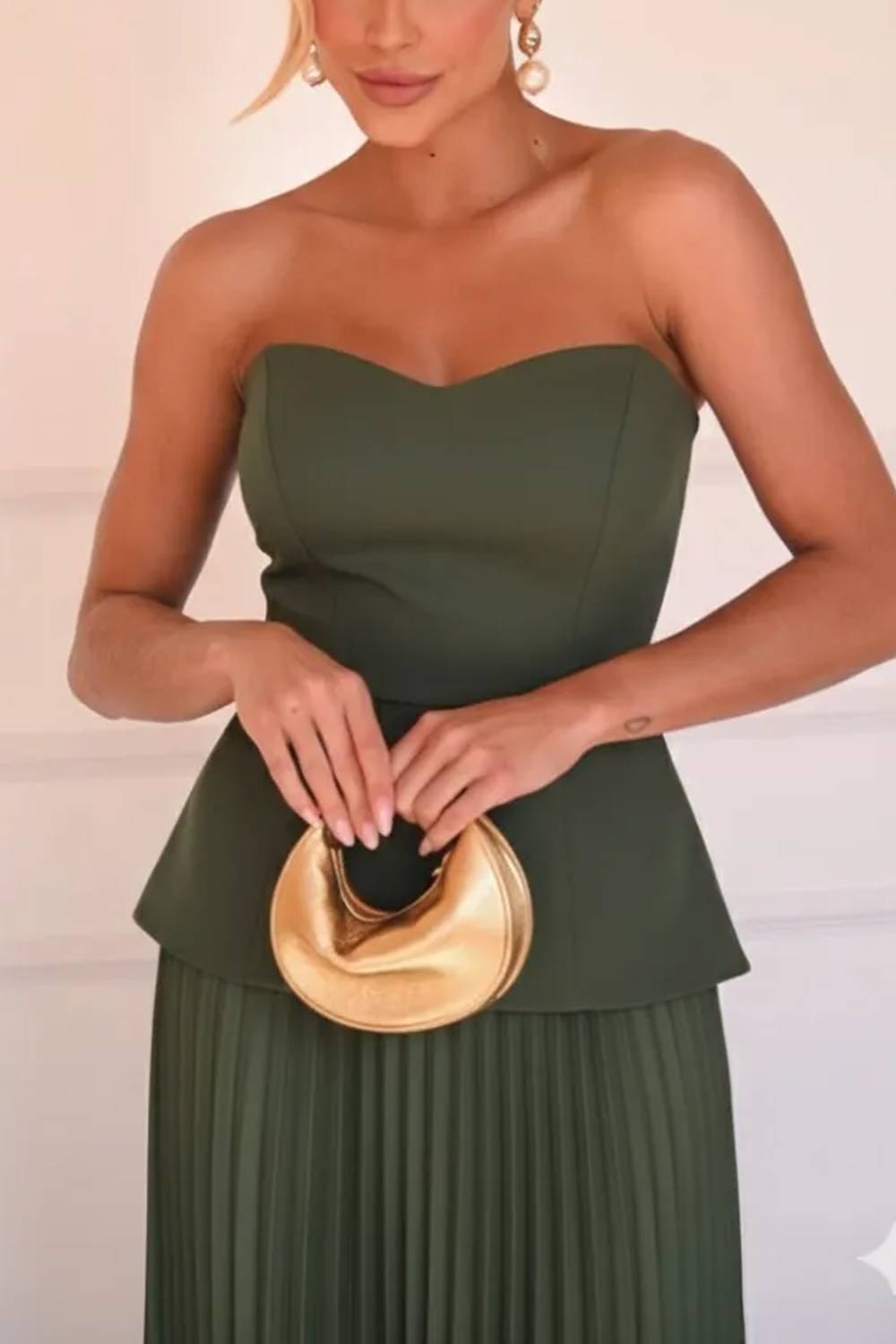 Robe longue maxi plissée à bustier péplum, sans bretelles, avec décolleté cœur